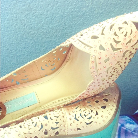 Heels - Picture 1 of 1